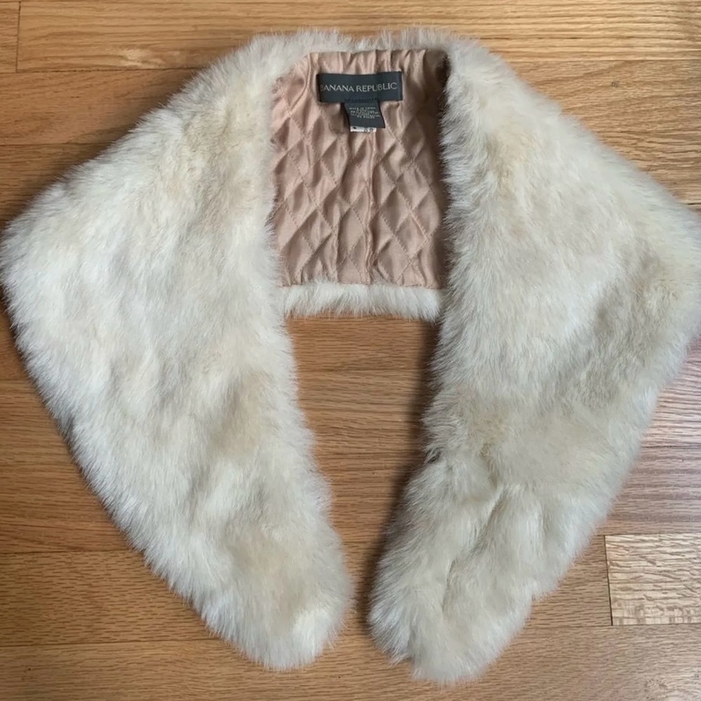 Banana Republic faux fur shoulder shawl/stole
